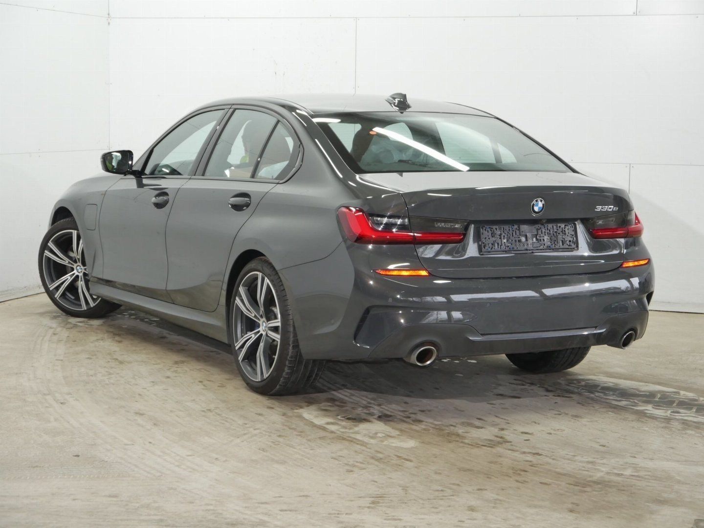 Fahrzeugabbildung BMW 330e Limousine Head-Up HiFi