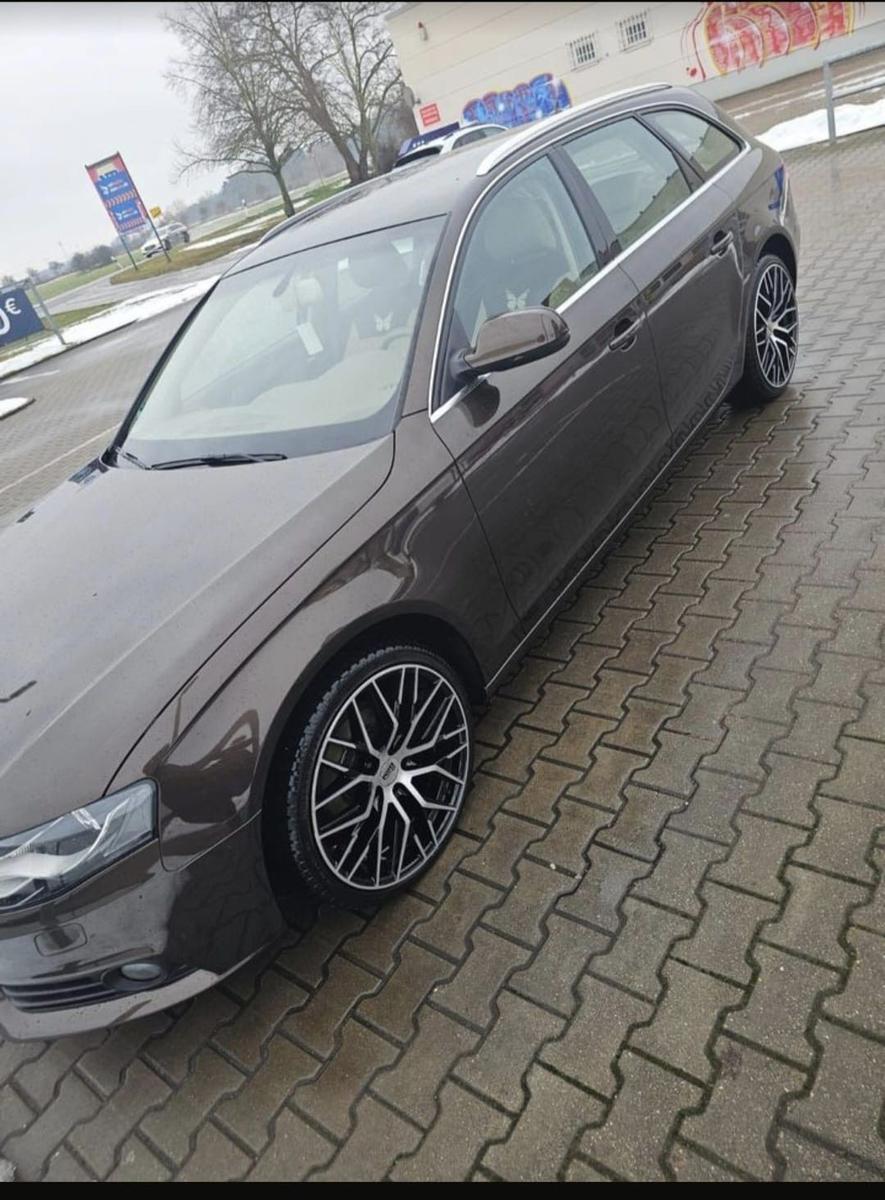 Audi A4 2011 — rear view