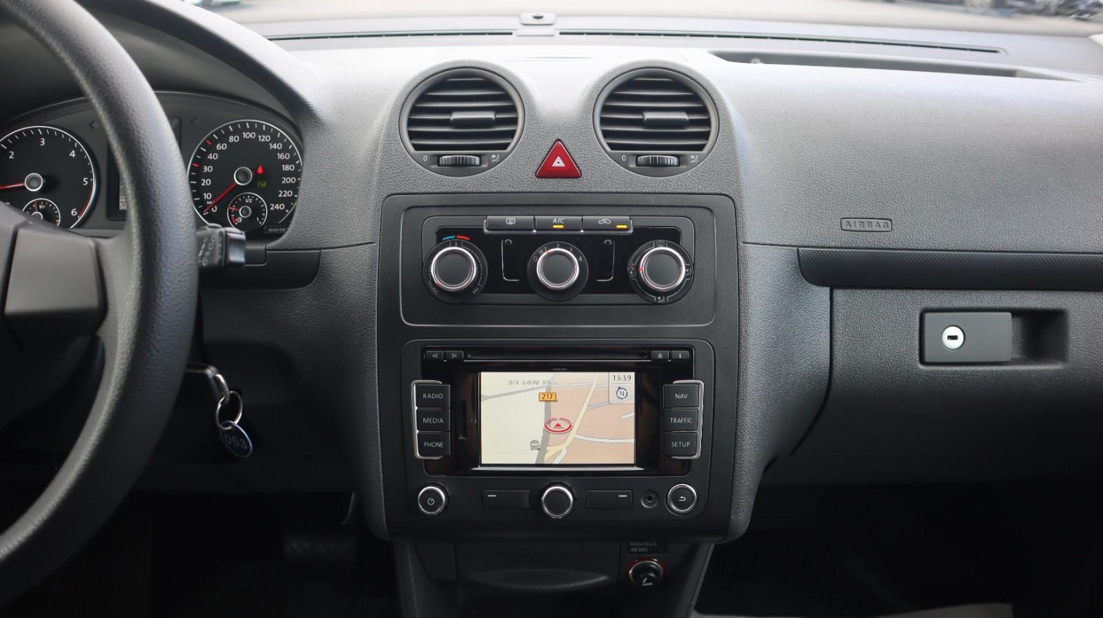 Volkswagen Caddy 1.6 TDI DSG Rollstuhlrampe R.Cam StandHz.