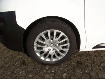 Bild 18 Opel Vivaro 2.0D Doppelkabine Holzboden Navigation