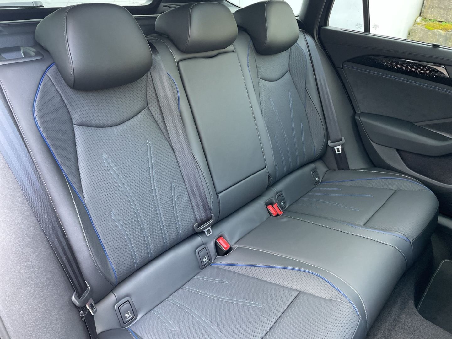 Passat Variant R-Line Signature 1.5 TSI eHybrid