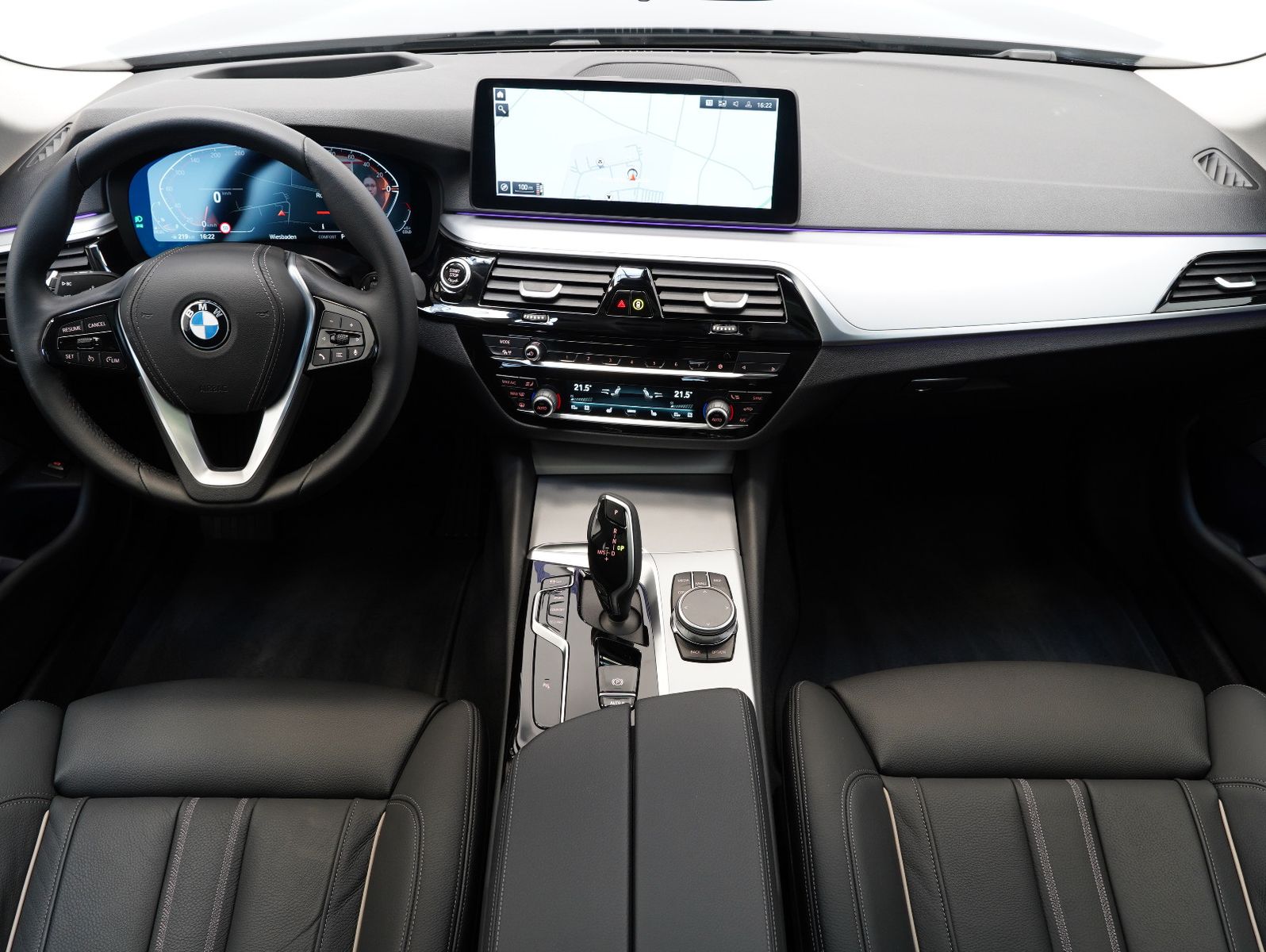 Fahrzeugabbildung BMW 520 d Touring DRIVING ASSISTANT/HEADUP/PANORAMA