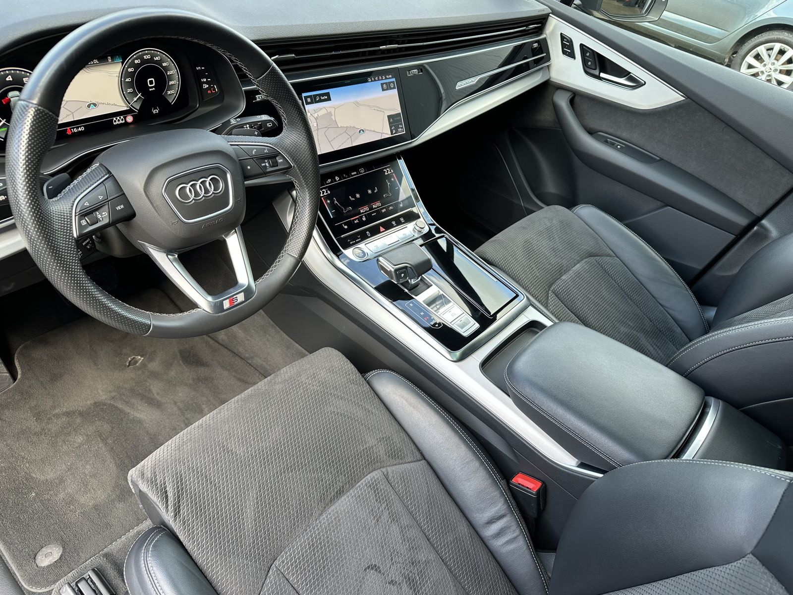 Fahrzeugabbildung Audi Q7 55 TFSI e Qu S-Line NAV+LED+KAM+PANO+VCOCKPIT