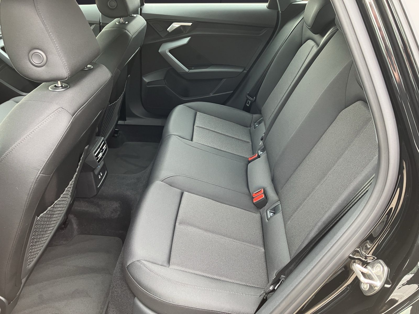 Fahrzeugabbildung Audi A3 Sportback TFSI LED ACC DAB NAVI