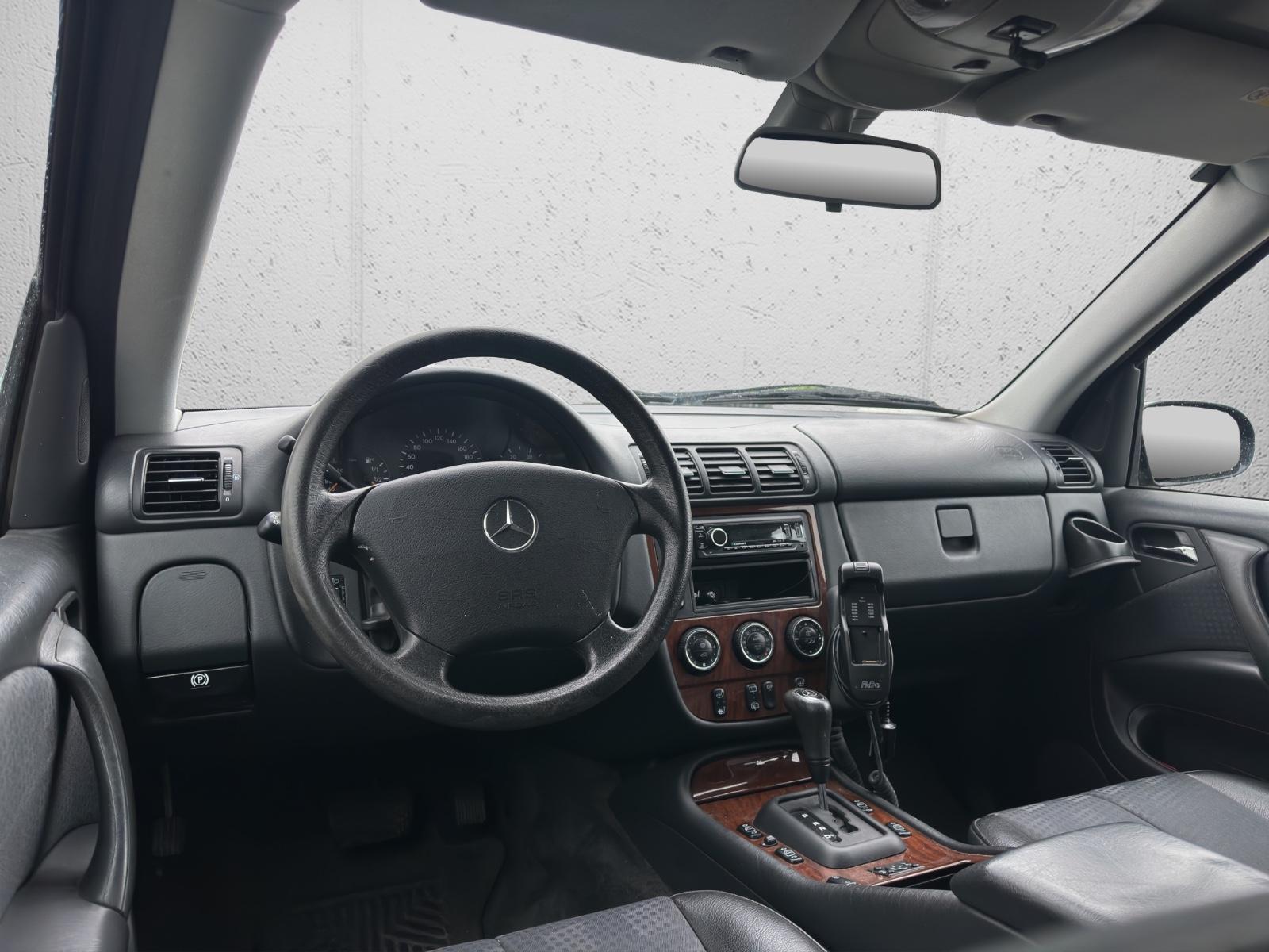 Mercedes-Benz ML270 2004 — photo 17
