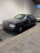 Mercedes-Benz Mercedes E320 Coupé - Mercedes-Benz E 320: Coupe