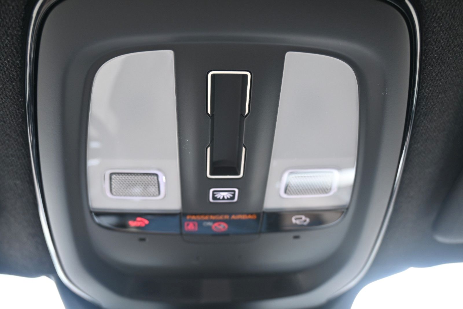 Fahrzeugabbildung Volvo XC40 B4 DKG Dark*PANO*STDHZG*360°*ACC*AHK*VOLL *