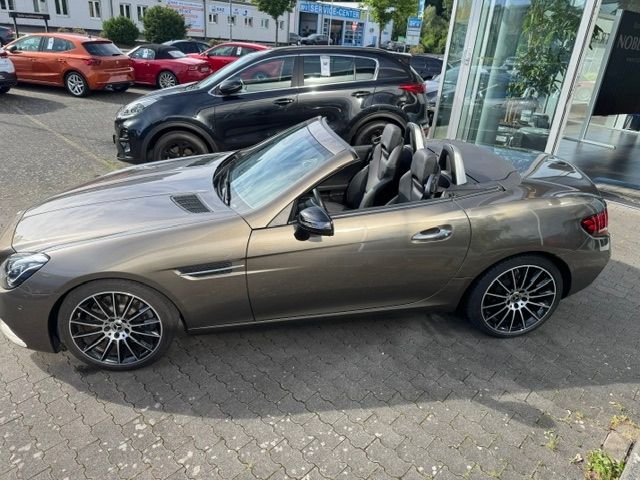 Fahrzeugabbildung Mercedes-Benz SLC 300 AMG Line AIRSCARF MEMORY LED