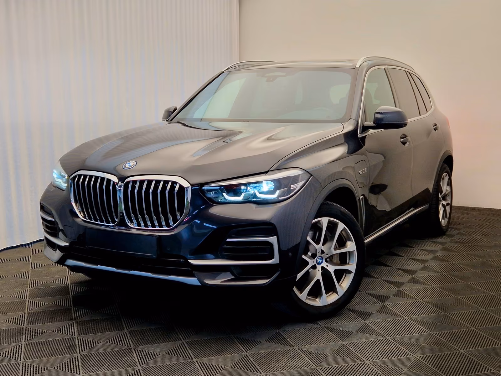BMW X5 xDrive 45 e xLine 3,0 Hybrid Luxusausführung