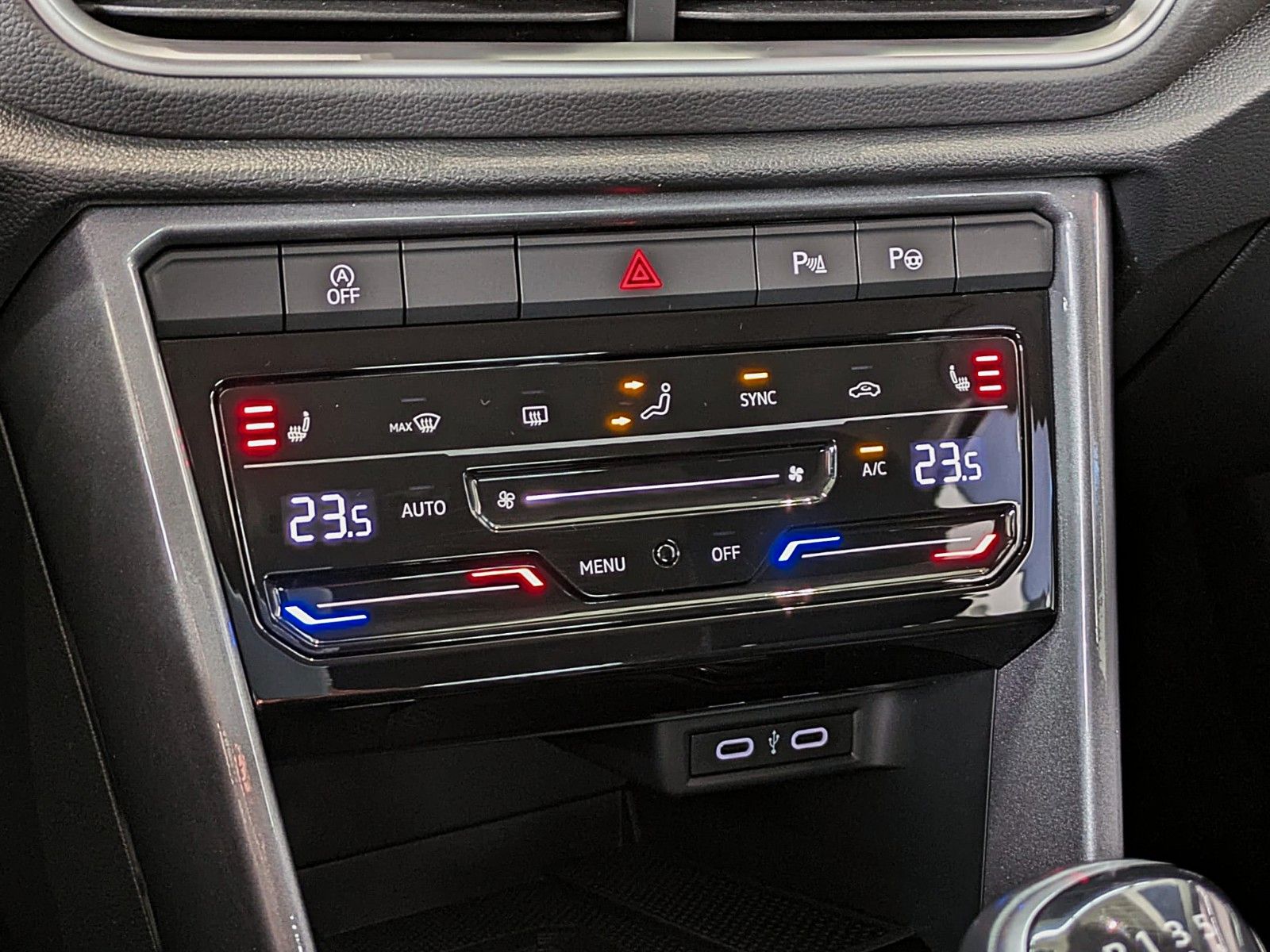 Fahrzeugabbildung Volkswagen T-Roc 2.0 TDI STYLE NAVI SHZ ACC LED CAM AHK