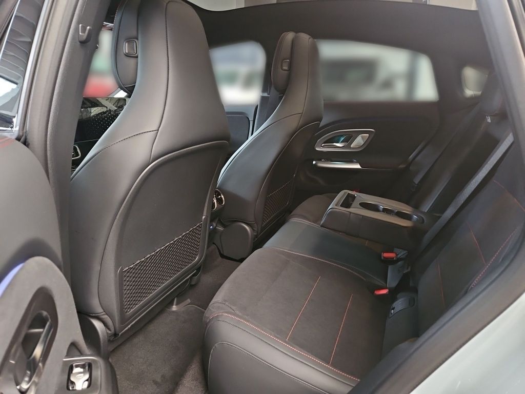 Fahrzeugabbildung Mercedes-Benz CLA 200 +AMG-LINE+NIGHT+AHK+MULTIBEAM+BURMESTER+