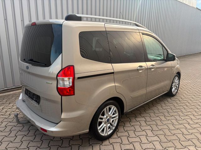 FORD Tourneo Courier Titanium — Bild 2