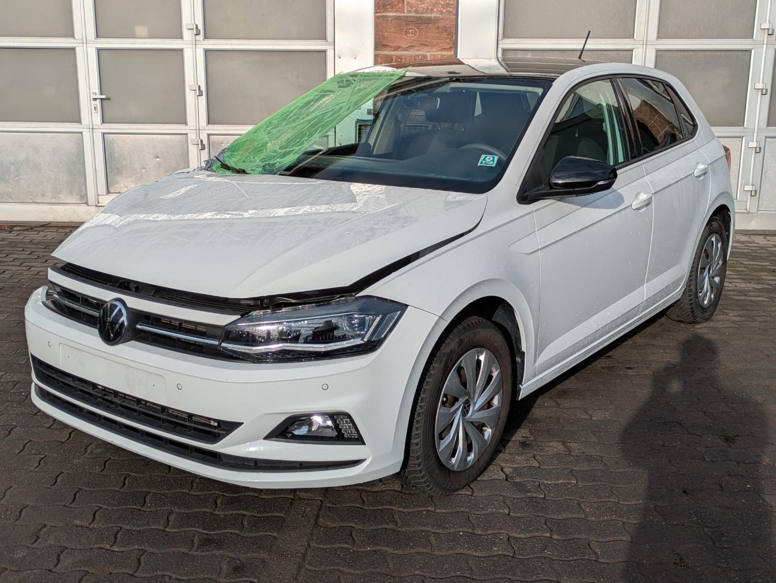 Volkswagen Polo VI Comfortline / LED / NAVI