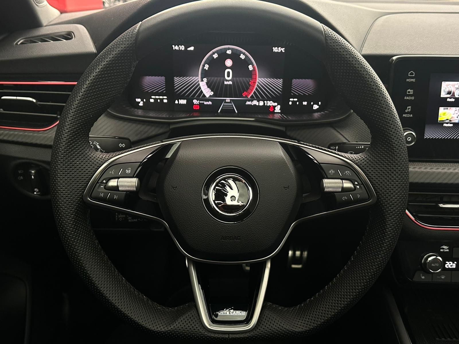 SKODA Kamiq 1.0TSI MONTE CARLO* MATRIX#PANO#AHK#KEYLES - Image 11