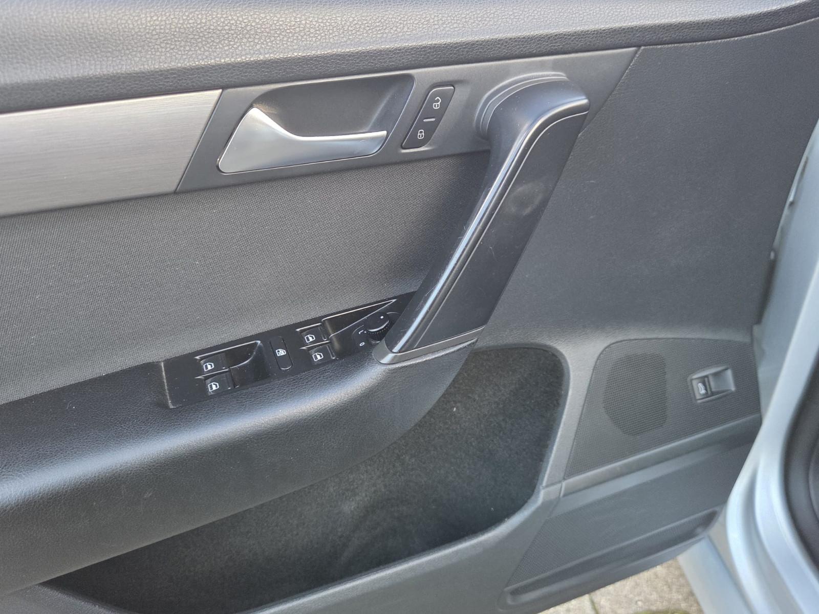 Volkswagen Passat 2012 — photo 17