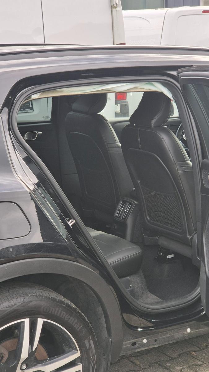 Volvo XC 40 R Design Recharge 2WD*Leder*LED*Sportfahrw