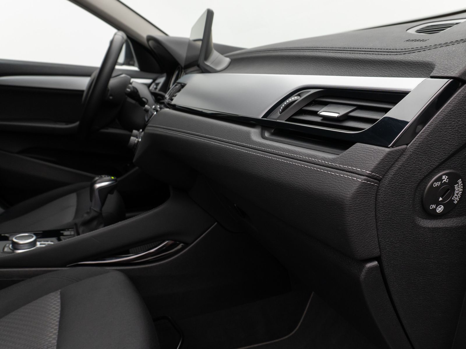 Fahrzeugabbildung BMW X2 xD25e Kamera HUD DAB HiFi Navi+Komfort Alarm