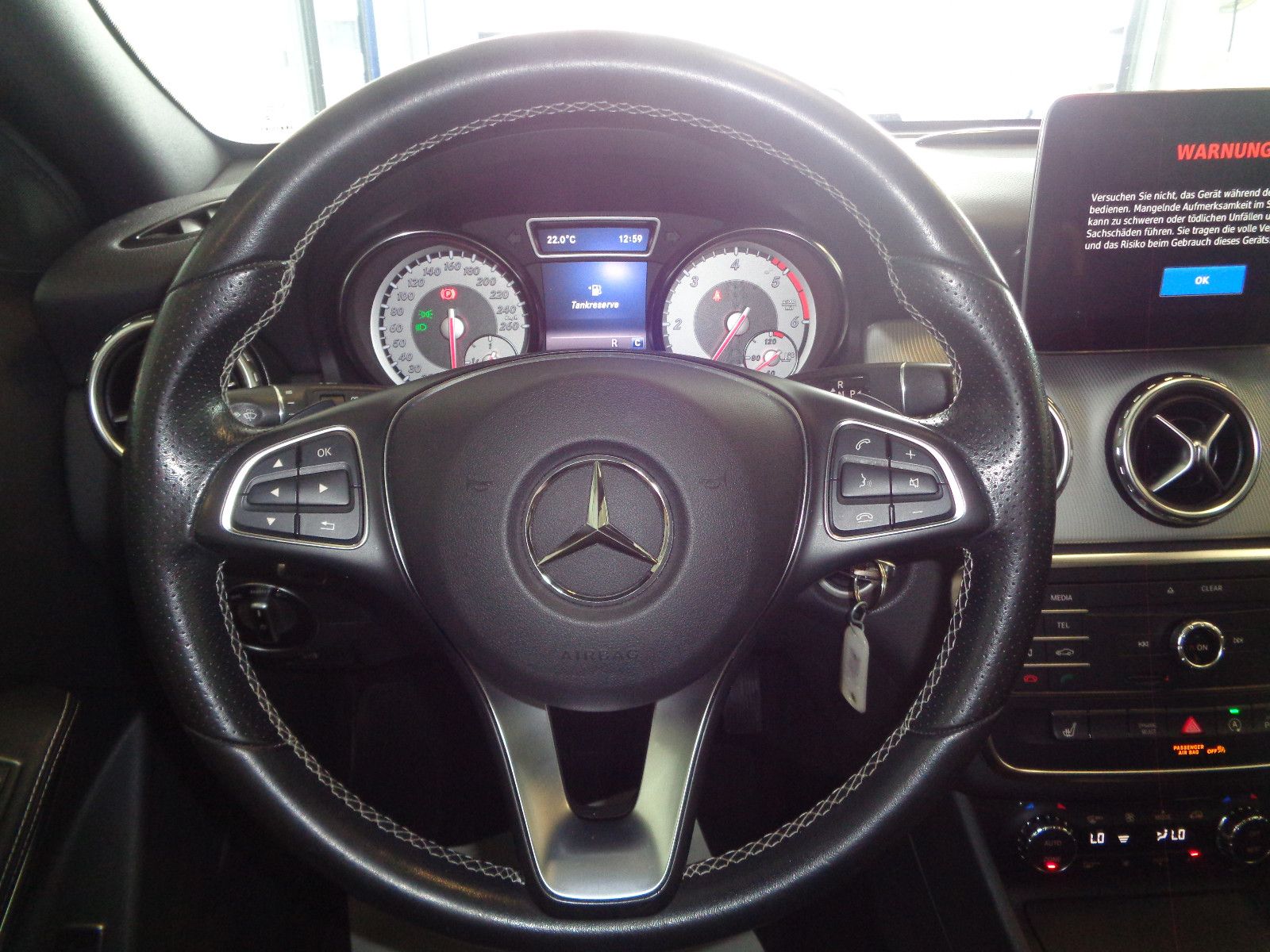 Fahrzeugabbildung Mercedes-Benz GLA 220 / NAVI / KAMERA / PANO / AUTOMATIK