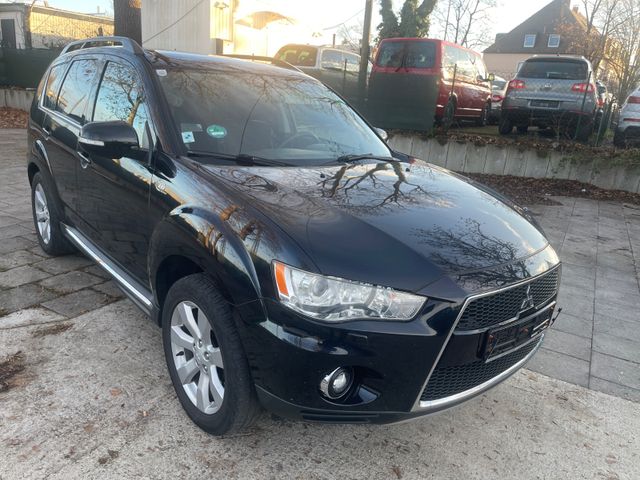 Mitsubishi Outlander Intense 4WD,7 sitzer,aut.Tüv neu !