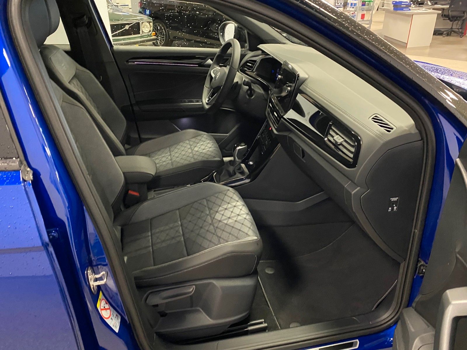 Fahrzeugabbildung Volkswagen T-Roc 1.5 TSI DSG R-Line+ACC+AHK+19 ZOLL ALUFELG
