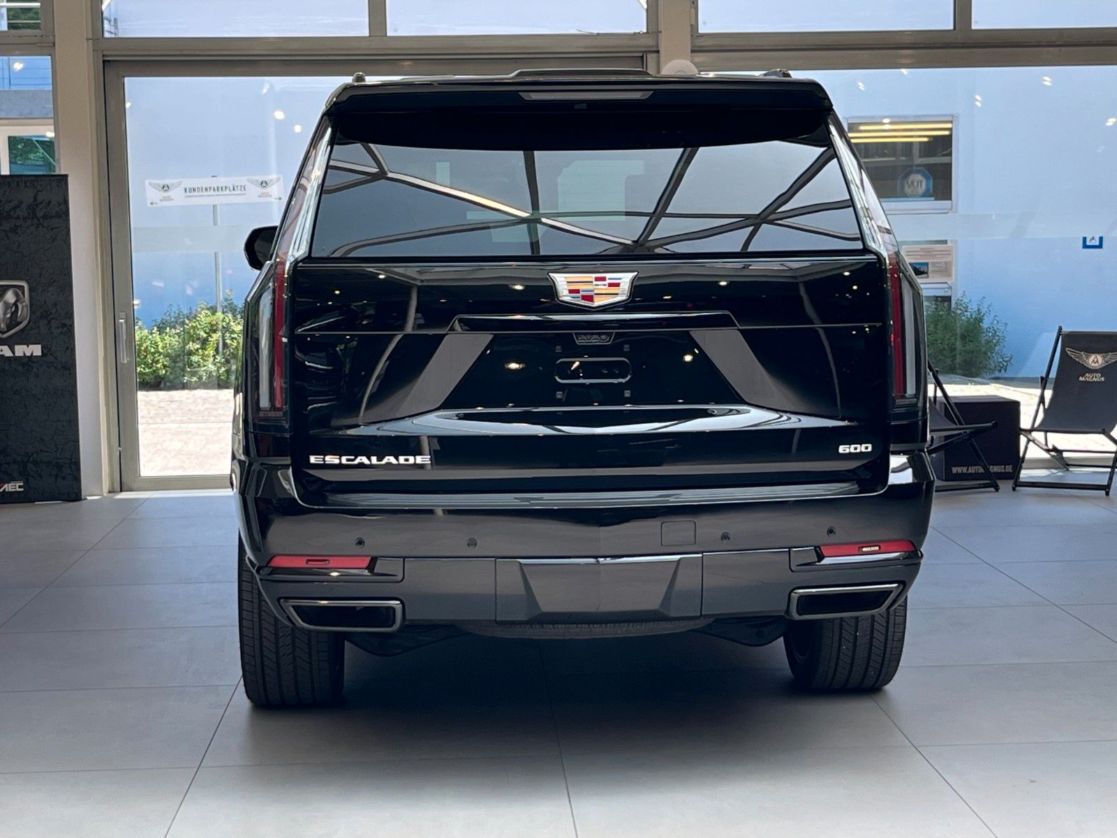 Fahrzeugabbildung Cadillac Escalade Sport Platinum 6.2 V8  4x4 LPG
