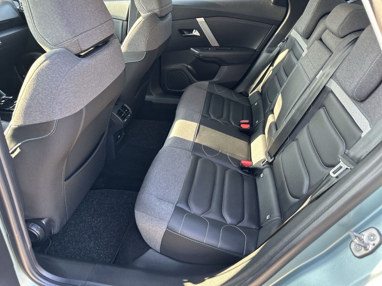 Fahrzeugabbildung Citroën C4 PureTech 130 EAT8 Shine