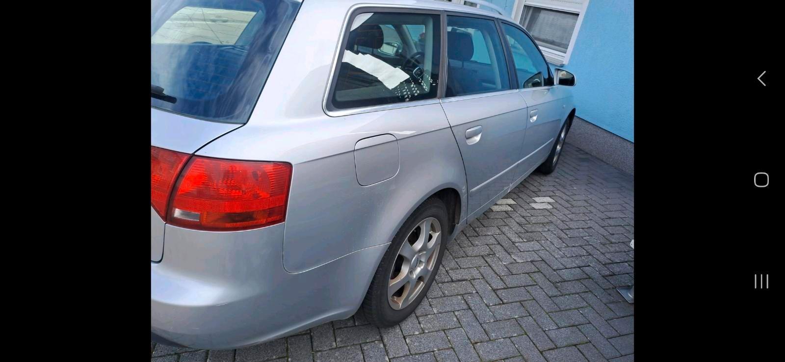 Audi A4 2005 — салон