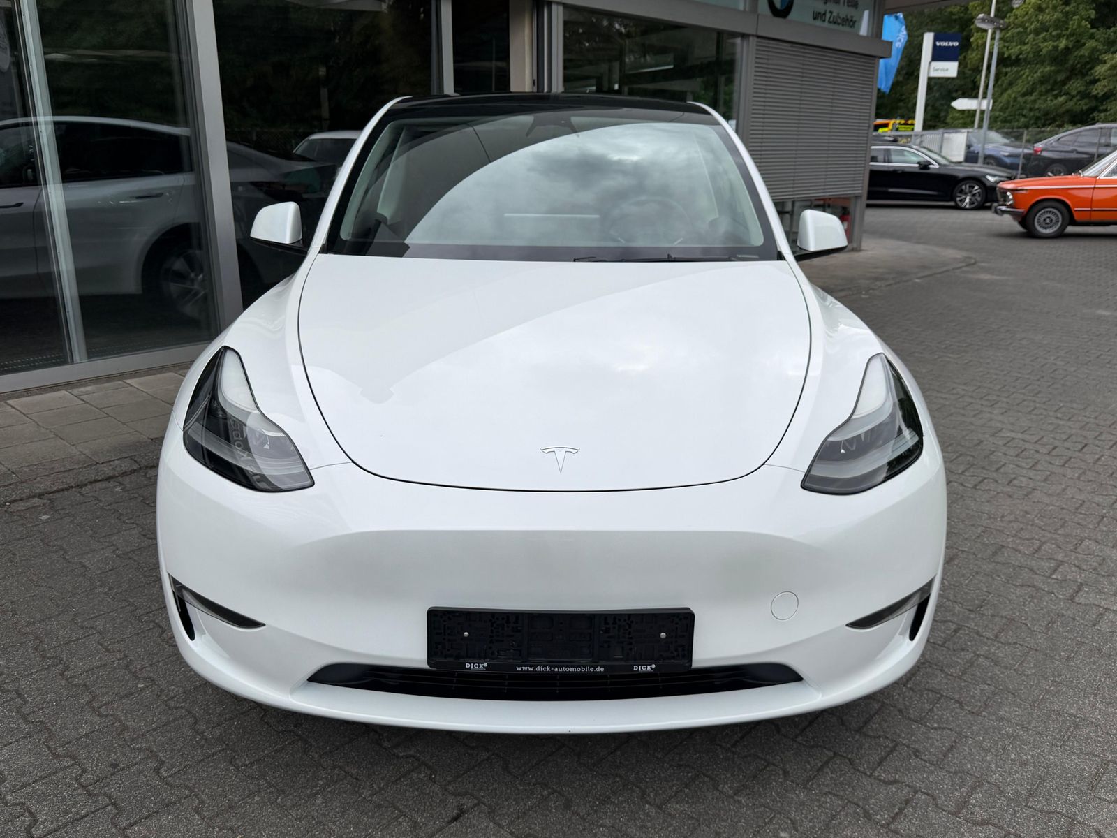 Fahrzeugabbildung Tesla Model Y LR Dual AWD PANO+STDHZ+NAVI+LED+ACC+19"+