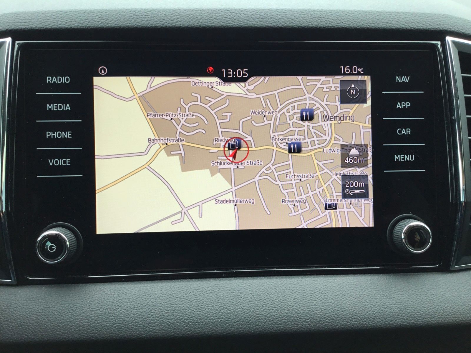 Fahrzeugabbildung SKODA Karoq 2.0 TDI Style 4x4+LED+AHK+18"+Navi