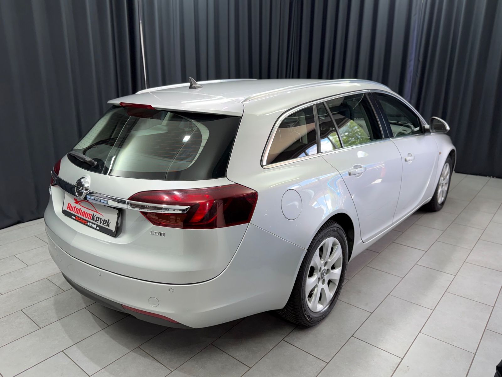 Fahrzeugabbildung Opel Insignia Sports Tourer Innovation|AUTOMATIK|RFK