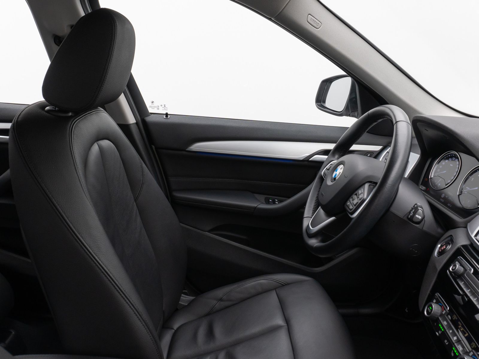 Fahrzeugabbildung BMW X1 sD18i Kamera DAB Alarm LED Navi Sport Geschwi