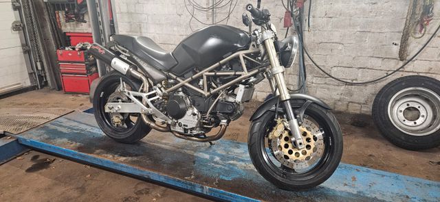 Ducati Monster 900