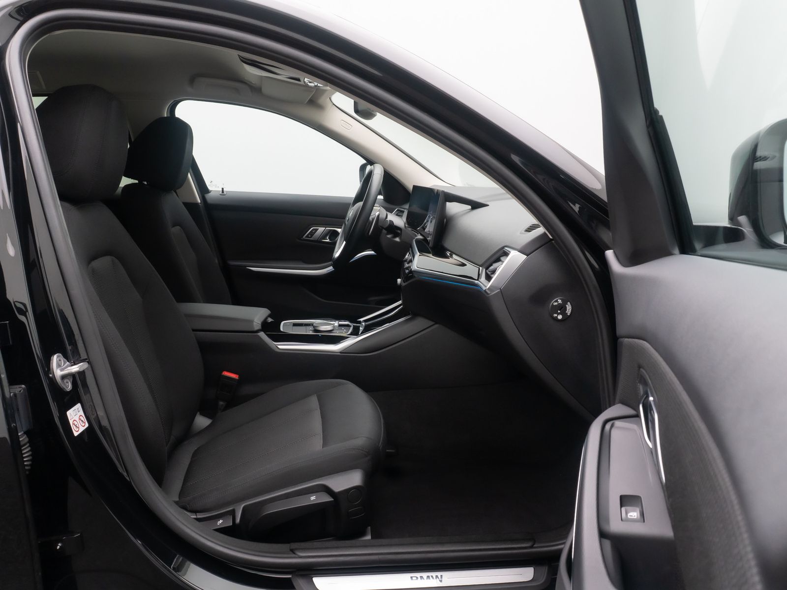 Fahrzeugabbildung BMW 320i GeschwindigReg PDC DAB Cockpit+ Widscreen