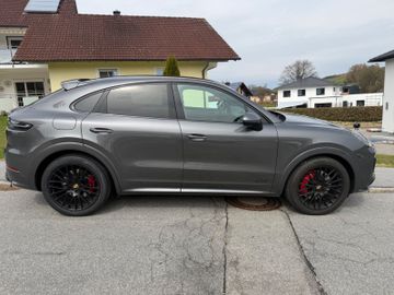 Porsche Cayenne - 1