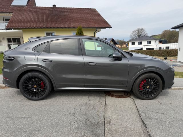 PORSCHE Cayenne Coupe GTS