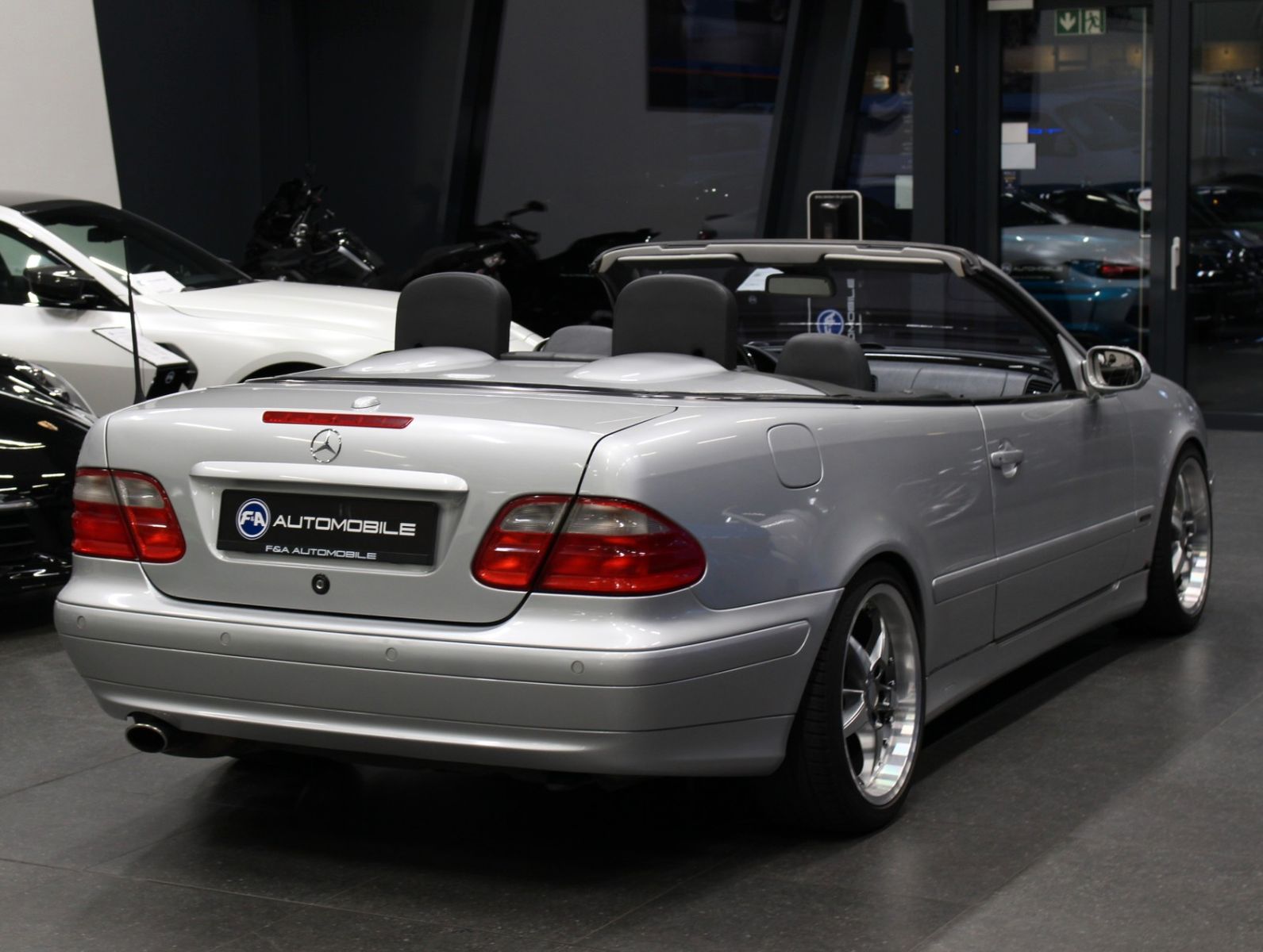 Fahrzeugabbildung Mercedes-Benz CLK 200 KOMPR. Evolution AVANTGARDE Cabrio