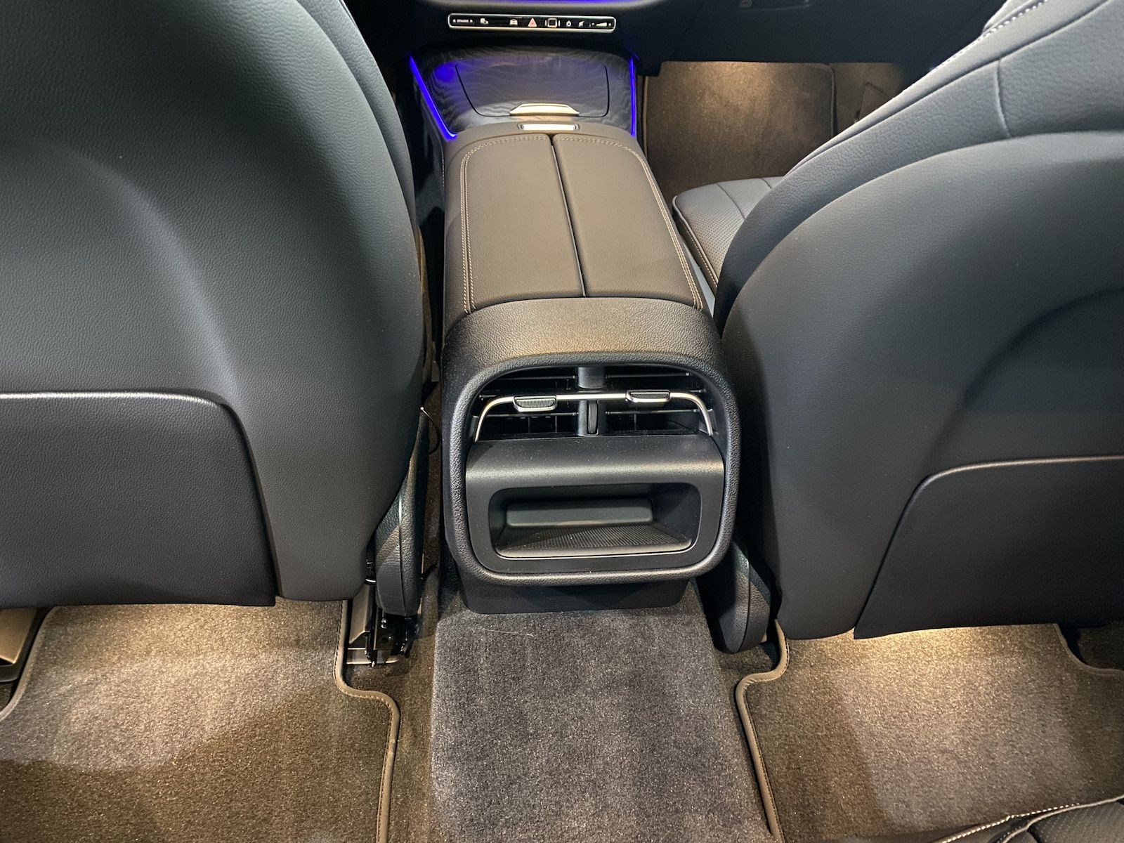 Fahrzeugabbildung Mercedes-Benz E 220 d T 4M Exclusiv/HYPER/PANO/Leder/Pano/DIS/