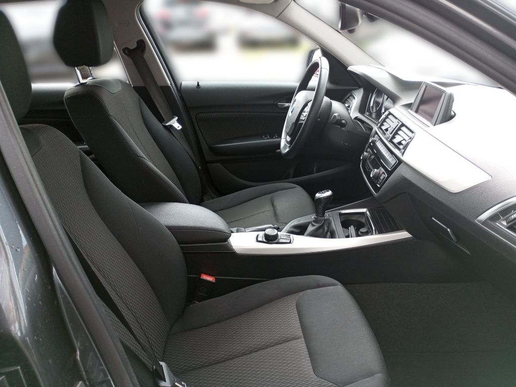 Fahrzeugabbildung BMW 118 I Advantage, PDC + Sitzheizung