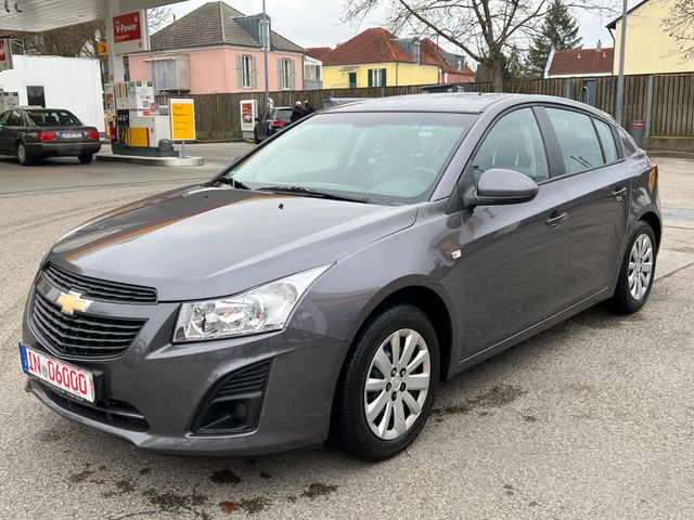 Chevrolet Cruze Hatchback LS+ 32.000 KM Klima Anhängerkupp