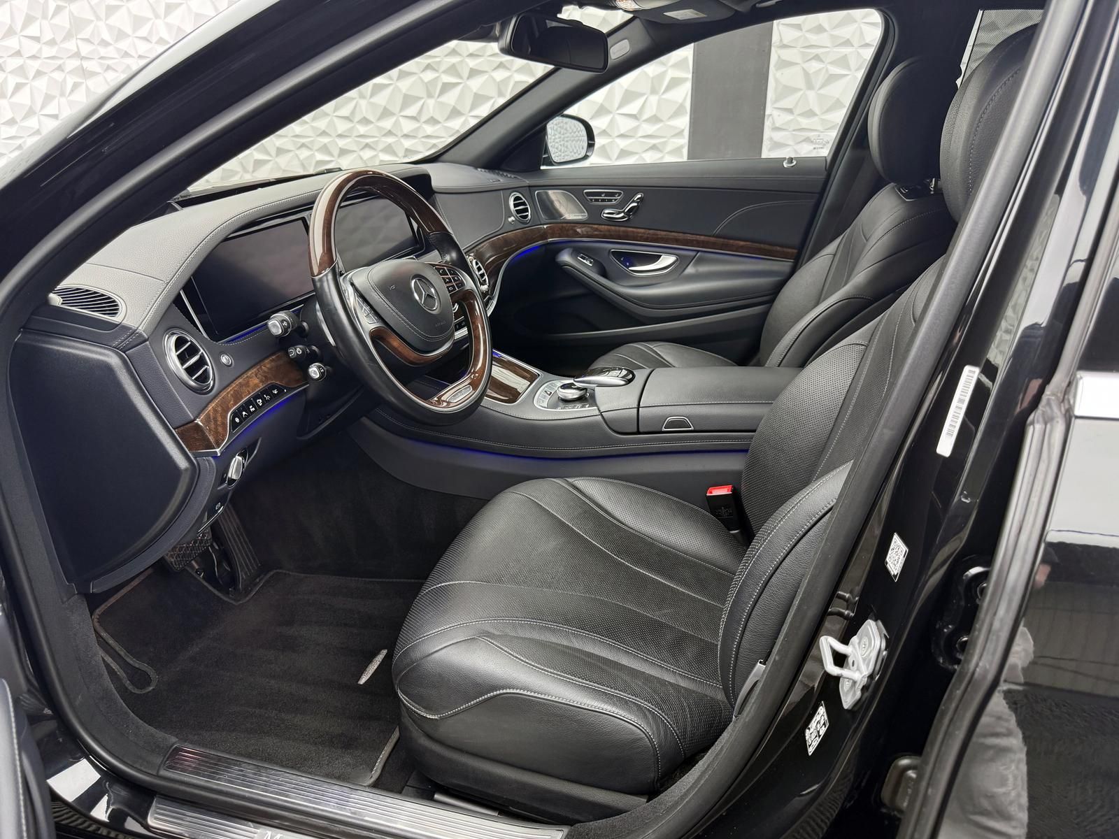 Fahrzeugabbildung Mercedes-Benz L 4MATIC/CHAUFFEUR/3xTV/BURM/PANO/DISTRO/HUD/360