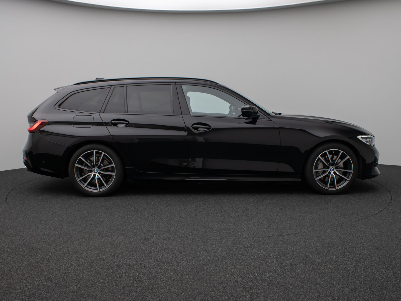 Fahrzeugabbildung BMW 330i Sport Line Kamera Lenkhz HiFi Komfort Alarm