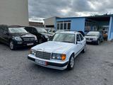 Mercedes-Benz E 230*H-KENNZEICHEN*AUTOMATIK*TŨV 02/2027 - Mercedes-Benz E 230 mit Benzin-Antrieb