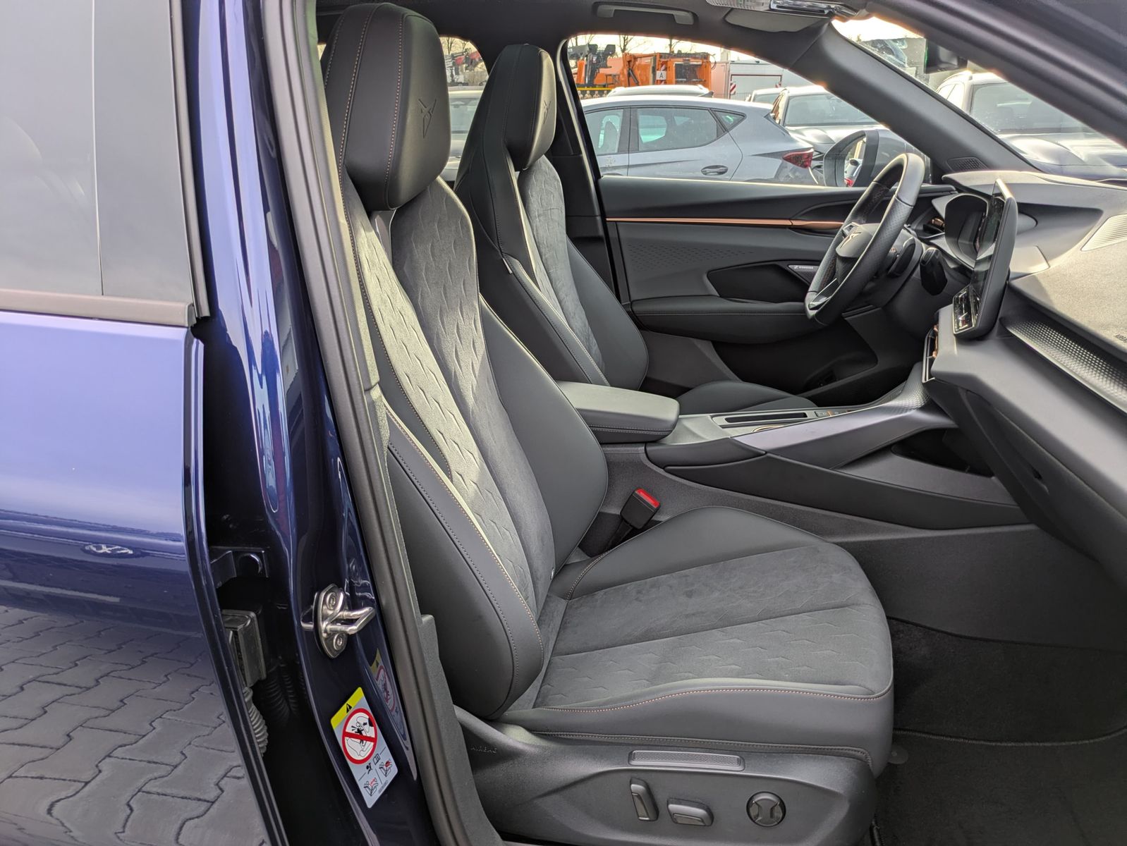 Fahrzeugabbildung CUPRA Terramar 2.0 TSI 4D VZ HUD*MATRIX*PANO*DCC*20"