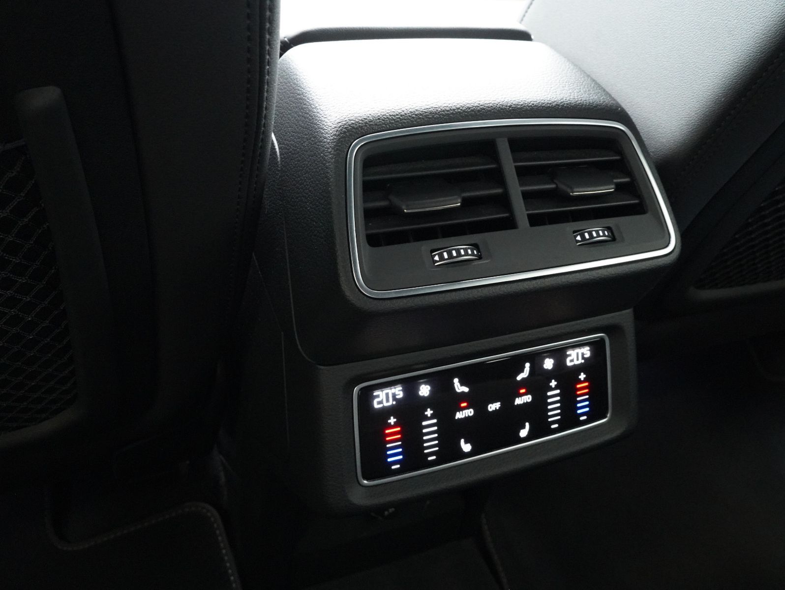 Fahrzeugabbildung Audi e-tron 55 quattro 2x S line MATRIX/B&O/AHK/SOH