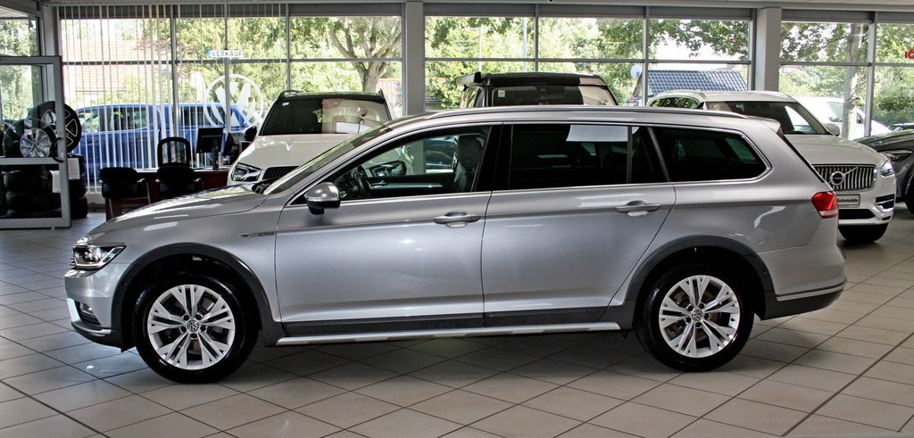Volkswagen Passat Business 4M ACC AHK LEDER KAMERA STANDH