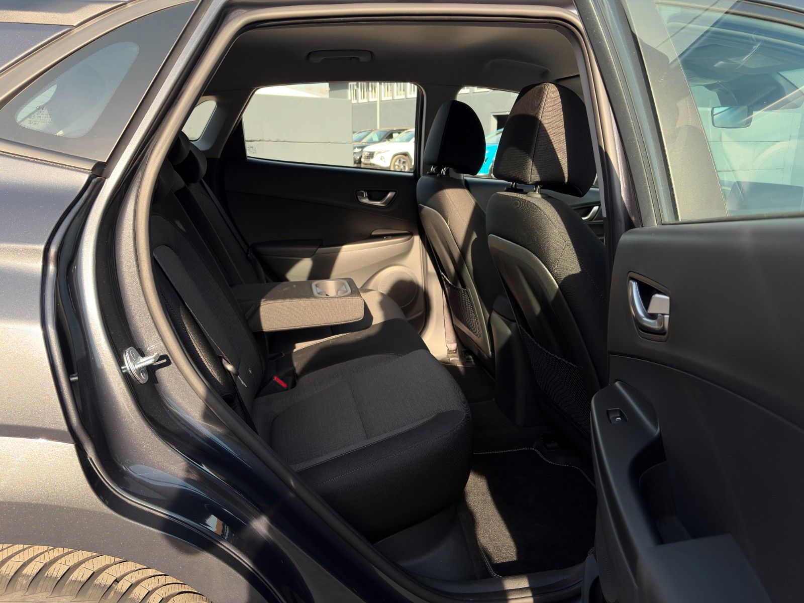 Fahrzeugabbildung Hyundai KONA E Select SHZ LHZ LKA LFA ACC Navi CarPlay