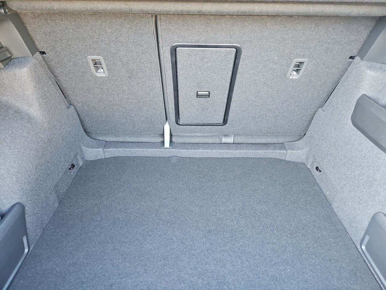 Fahrzeugabbildung SKODA Karoq Selection Style TSI DSG