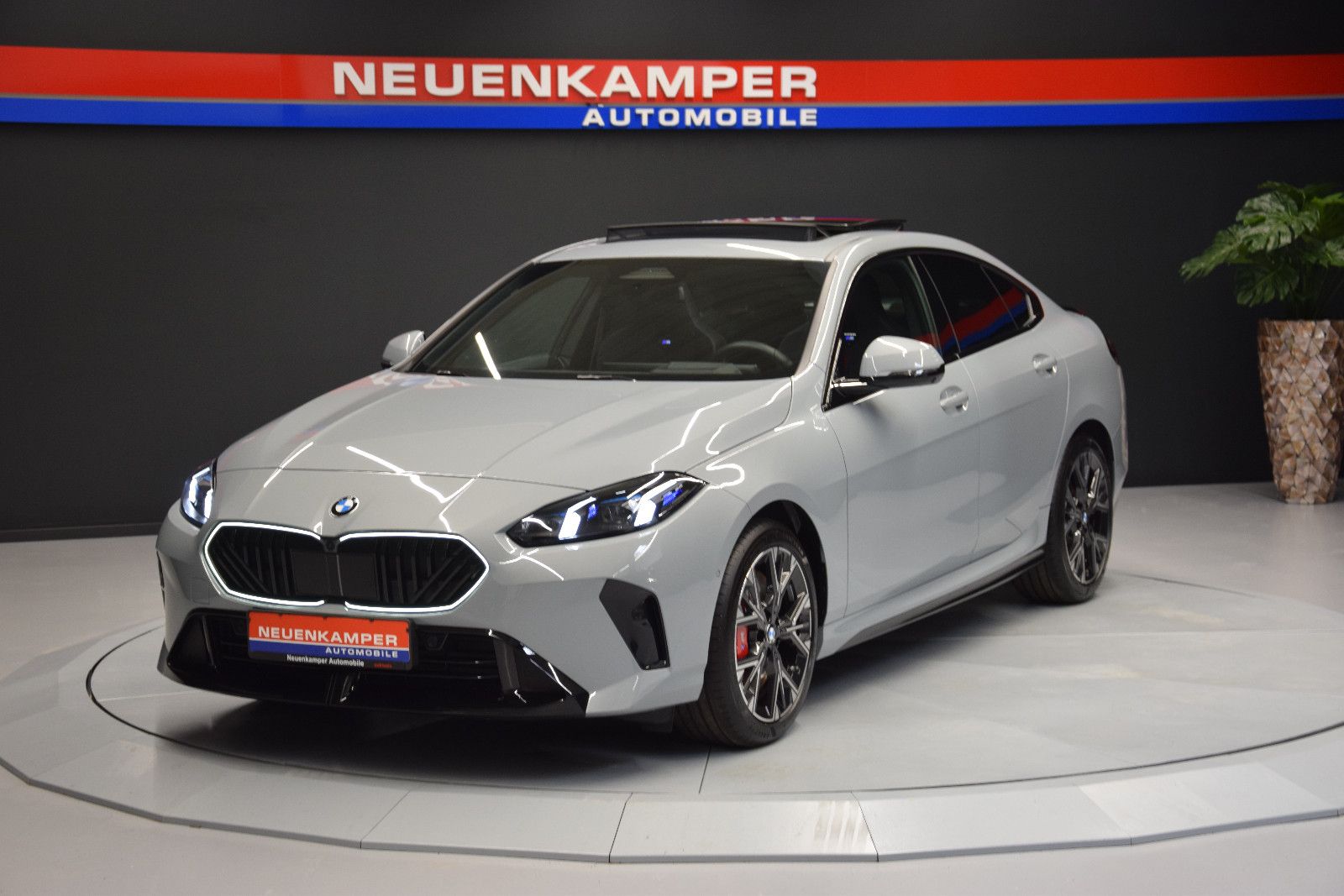 Fahrzeugabbildung BMW 220 i Gran Coupé M Sport Pano H&k Memory Schale
