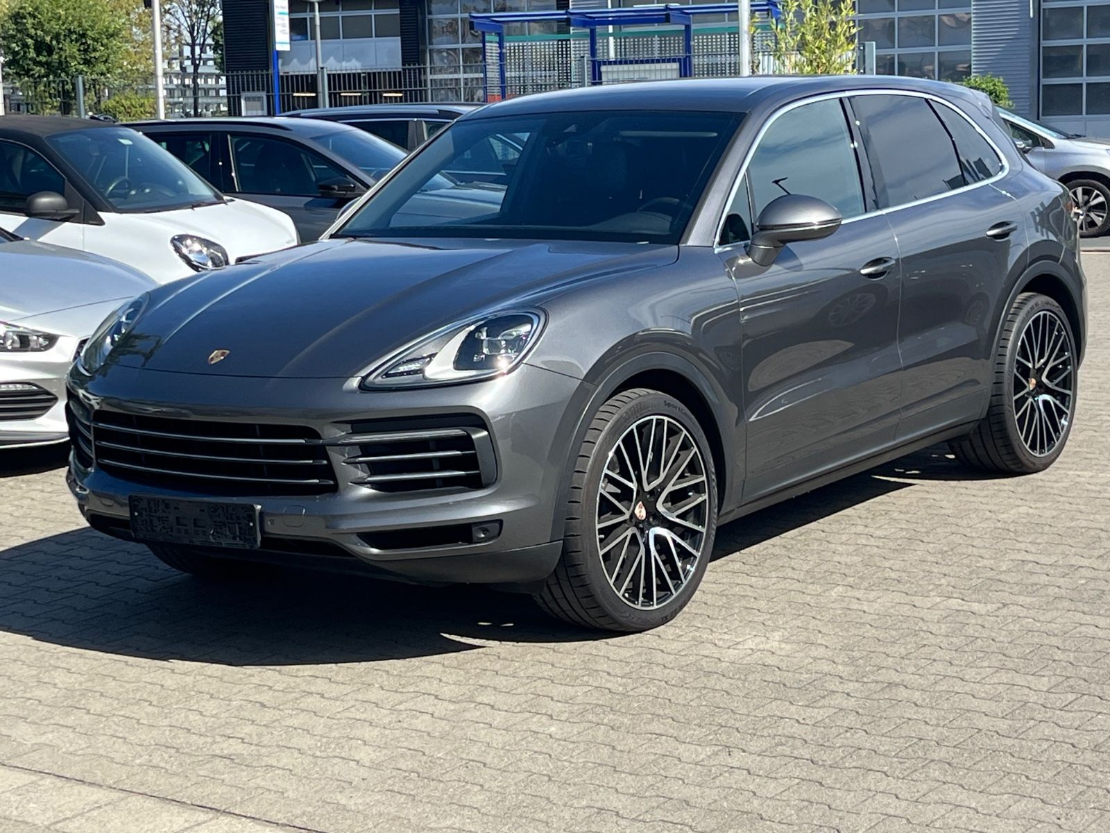 Porsche Cayenne - 1