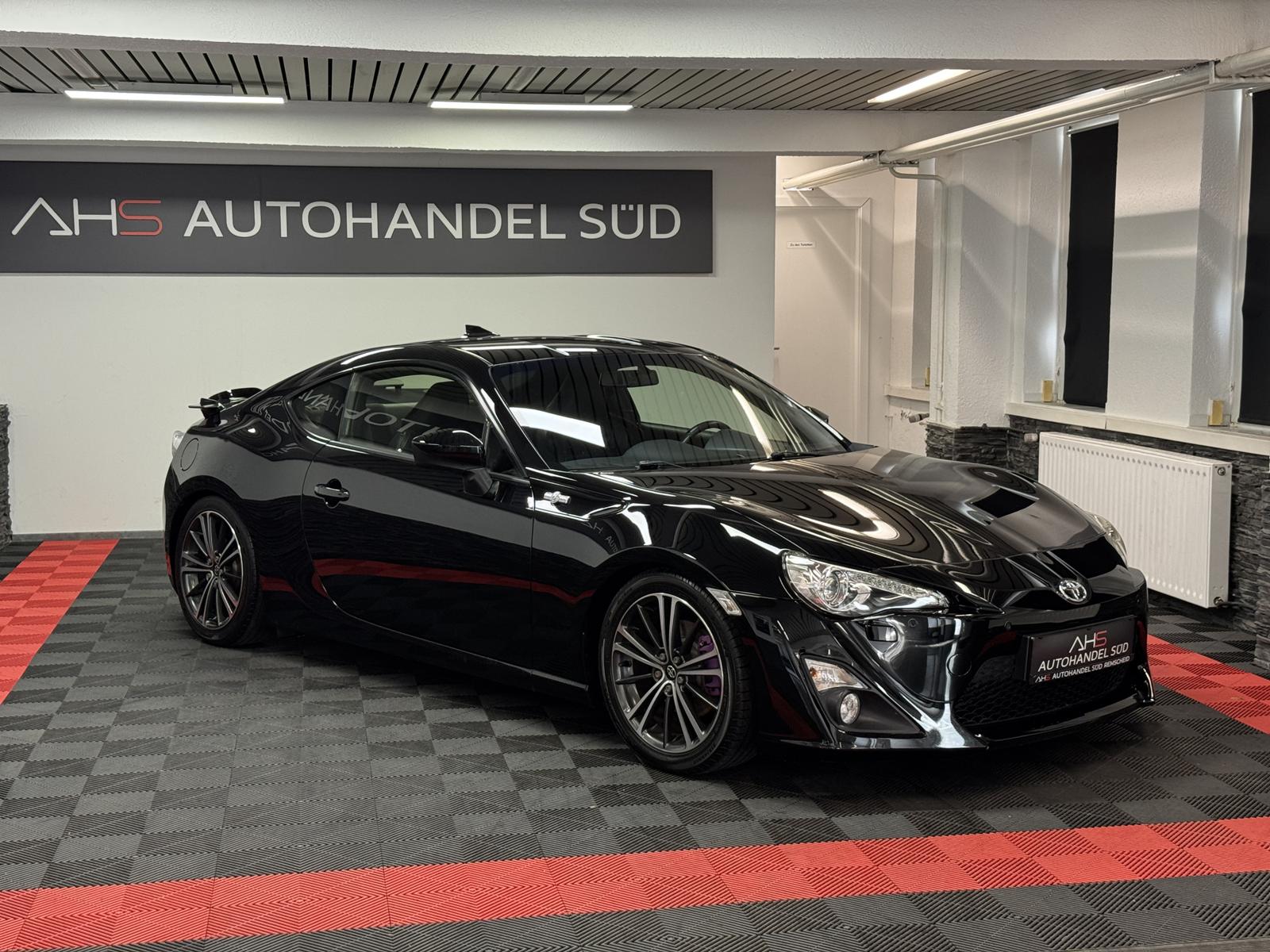 Toyota GT86 2.0 Boxer 200 ch • Propulsion • Boîte manuelle 6 • Xénon • Sièges chauffants • Radars